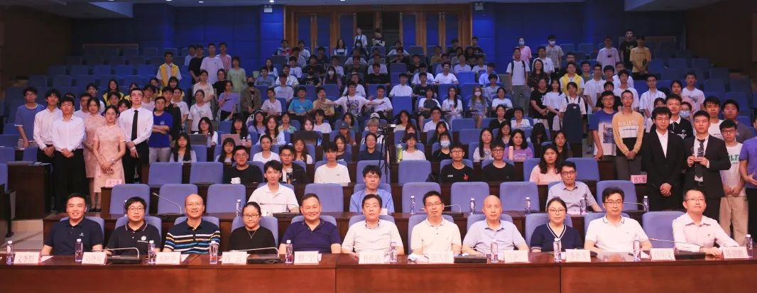 第五届“AG贵宾会杯”大学生科技创新大赛圆满落幕! 第五届“AG贵宾会杯”大学生科技创新大赛圆满落幕!