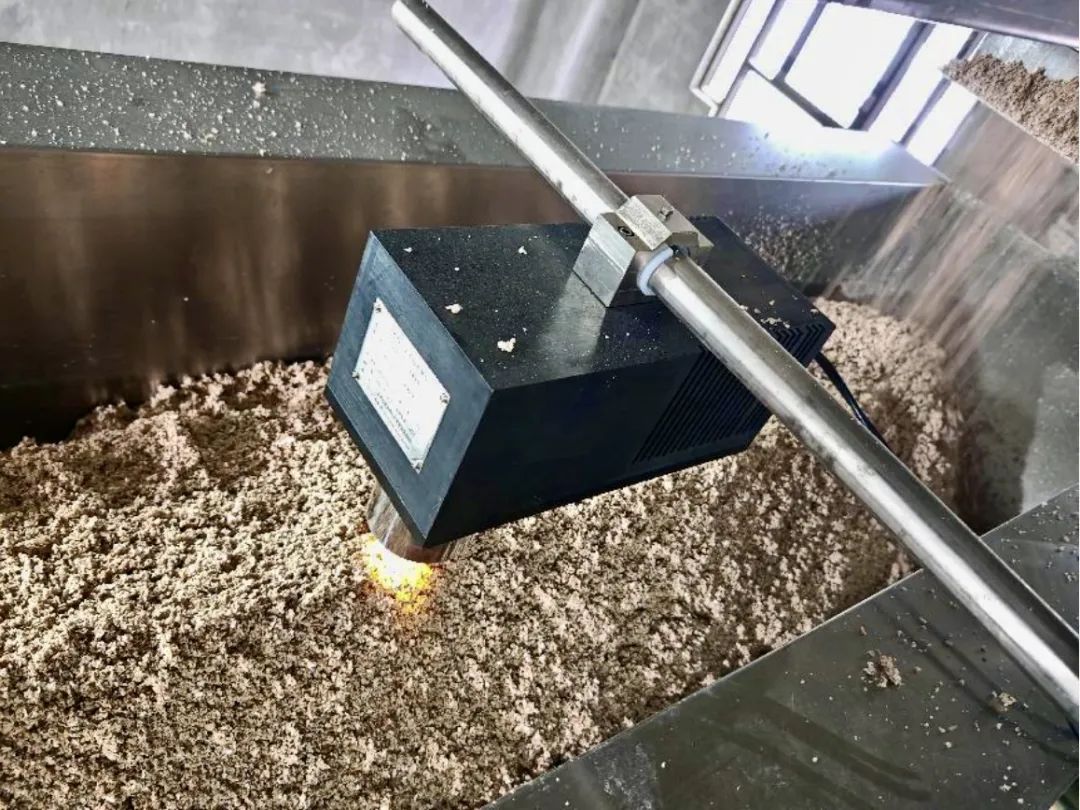 AG贵宾会IM2000型红外水分仪|助力酿酒业酒曲水分在线检测及控制 AG贵宾会IM2000型红外水分仪|助力酿酒业酒曲水分在线检测及控制