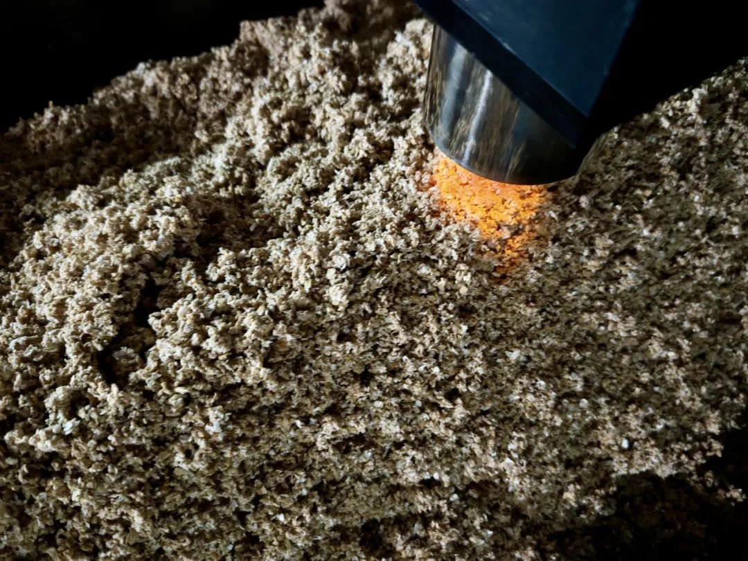 AG贵宾会IM2000型红外水分仪|助力酿酒业酒曲水分在线检测及控制 AG贵宾会IM2000型红外水分仪|助力酿酒业酒曲水分在线检测及控制